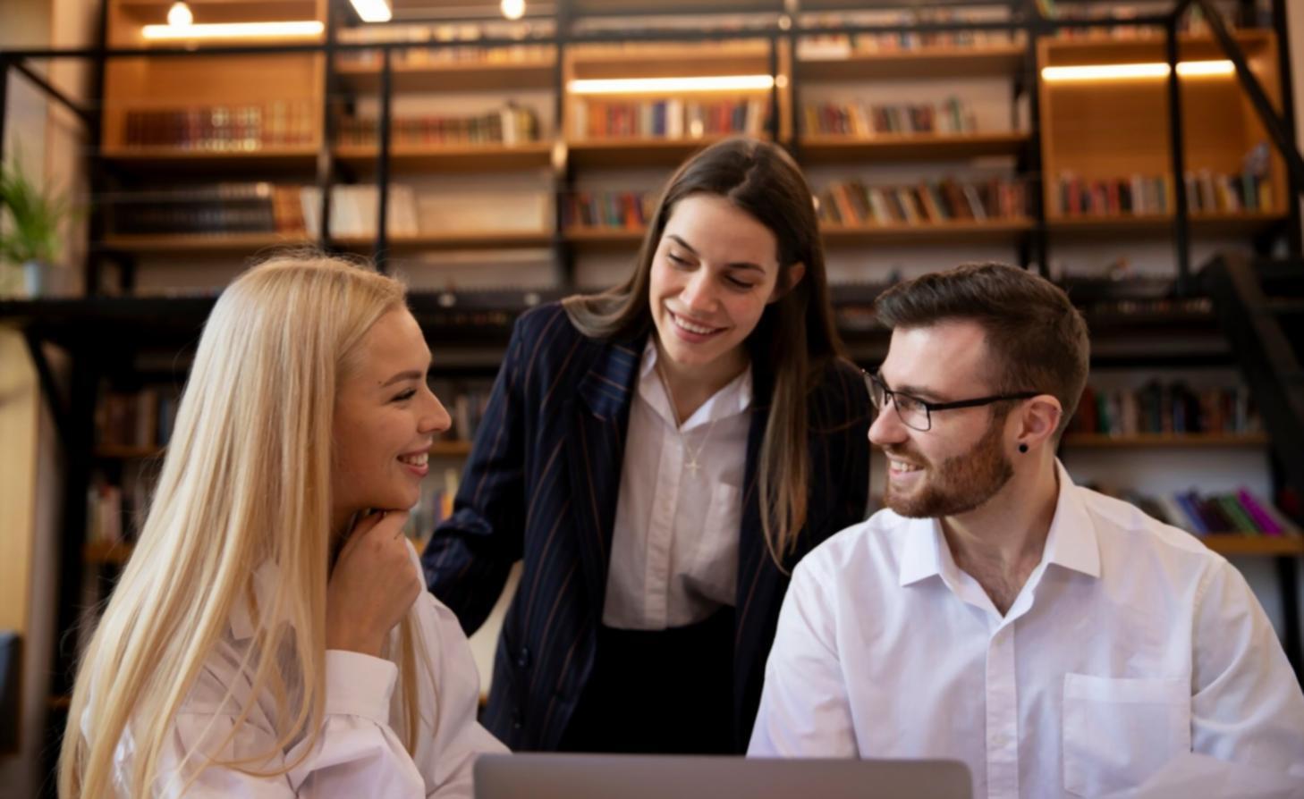 Совместная работа команды QareCisepo с партнёрами над образовательными материалами